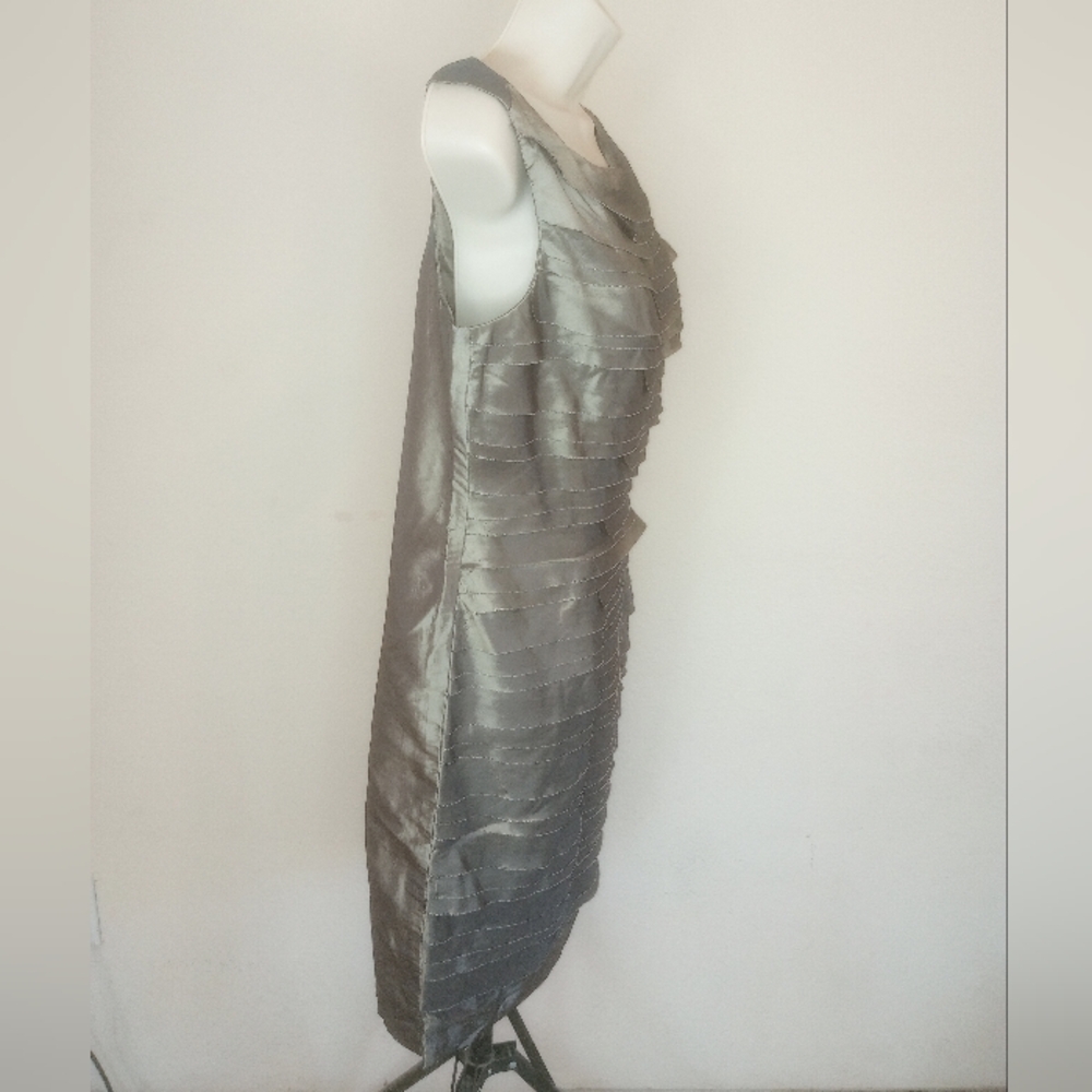 Elegant Sleeveless Dress in Metallic Gray London Time Petite 12P - Picture 8 of 10